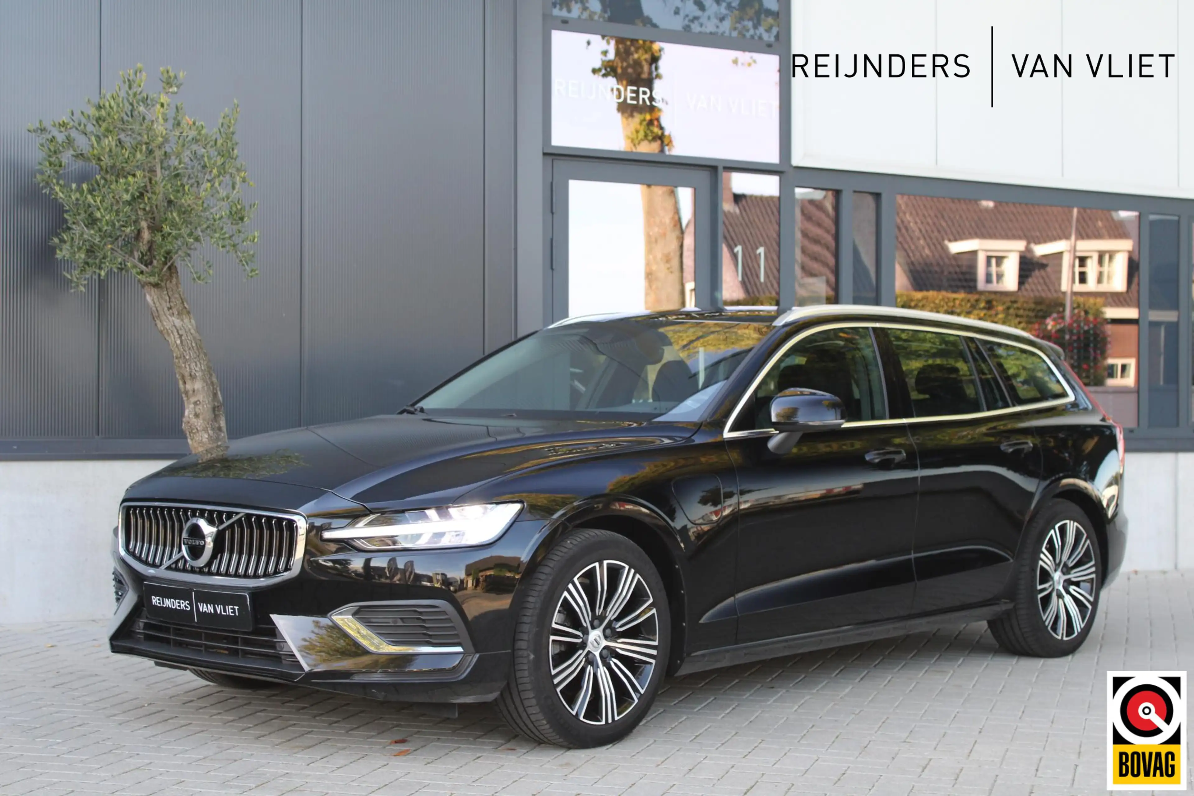 Volvo V60 2.0 T6 Recharge AWD Essential Bright | Stuur & Sto