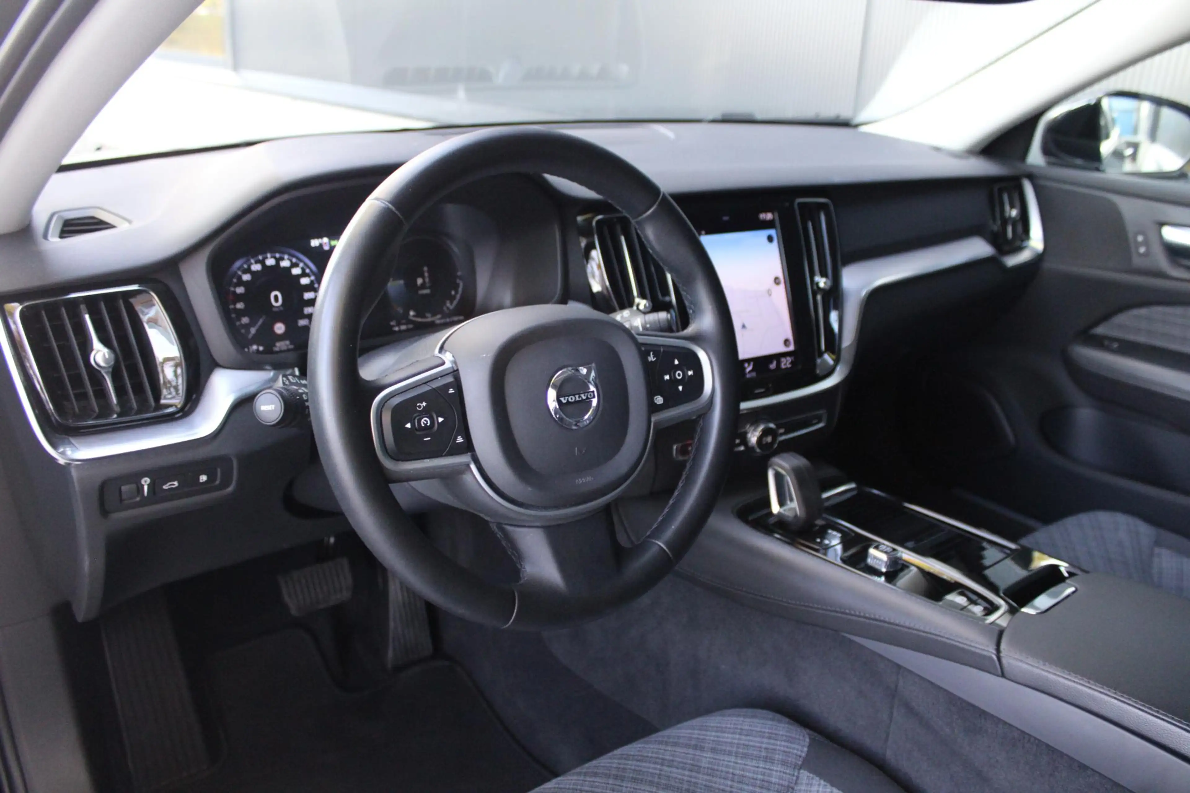 Volvo V60 2.0 T6 Recharge AWD Essential Bright | Stuur & Sto — photo 7