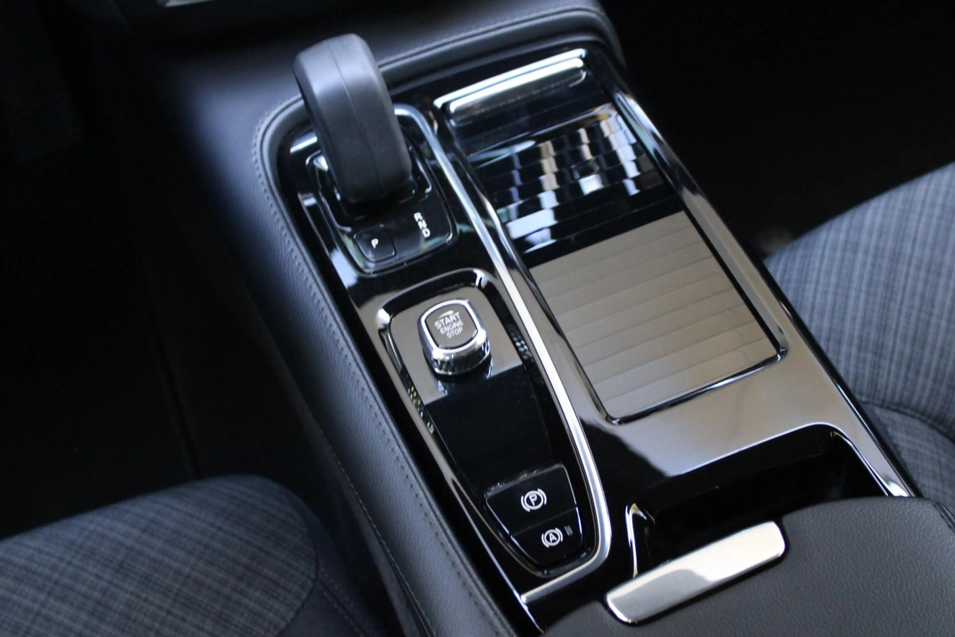 Volvo V60 2.0 T6 Recharge AWD Essential Bright | Stuur & Sto — photo 23