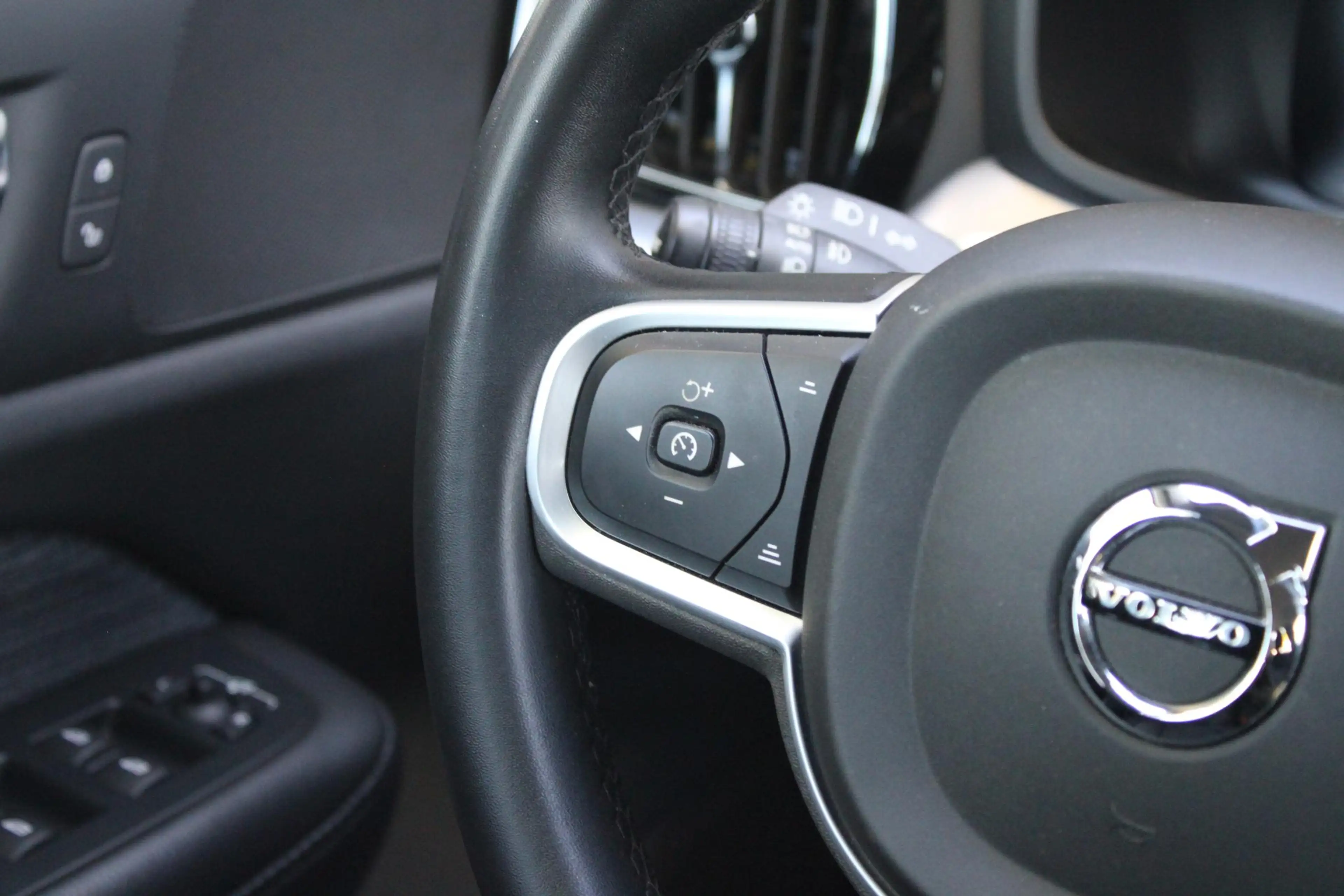 Volvo V60 2.0 T6 Recharge AWD Essential Bright | Stuur & Sto — photo 24