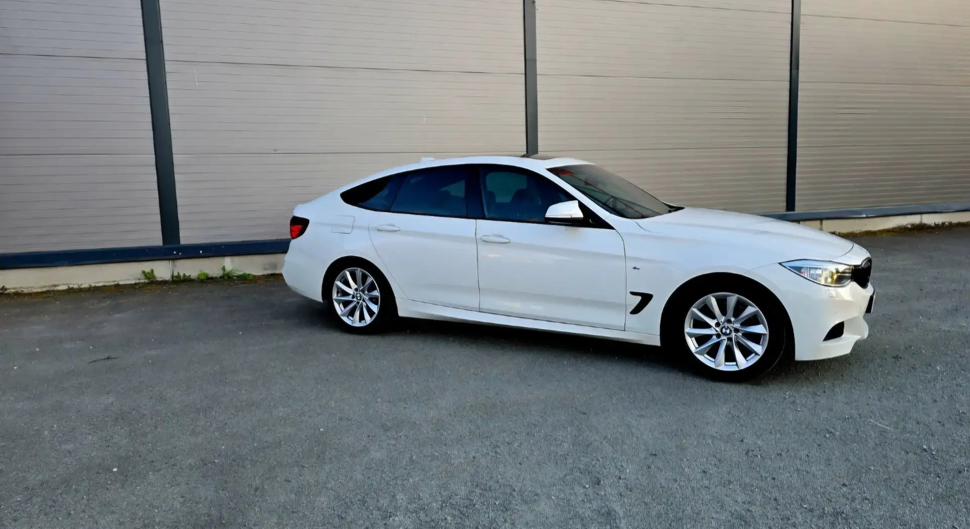 BMW 330 Touring 330d xDrive 258 ch Sport Absolute A Alb - 2