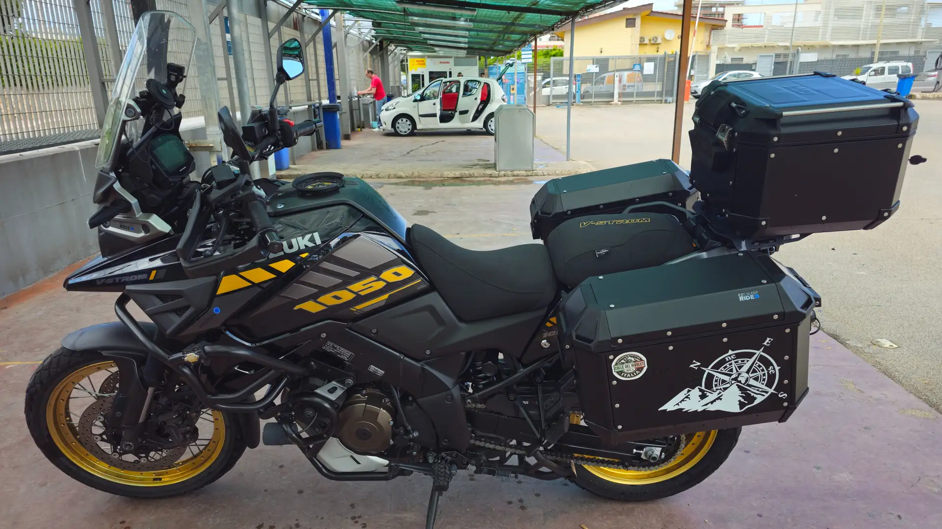 Suzuki V-Strom 1050 XT Negro - 1