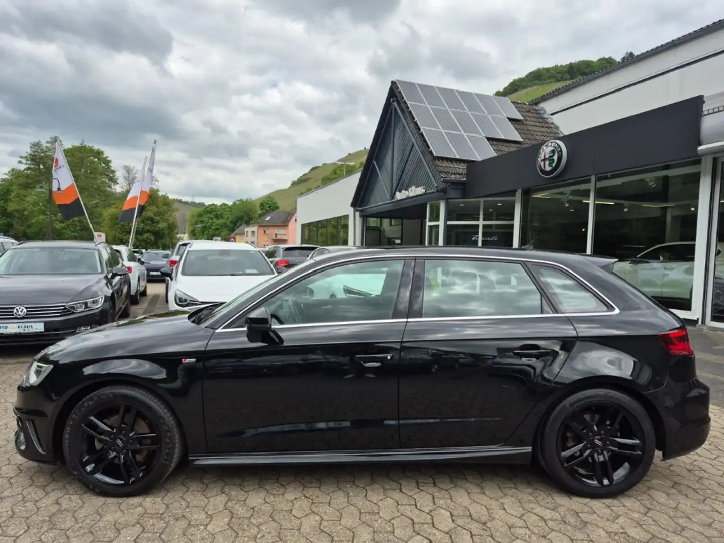 Audi A3 Sportback S line 1.4 TFSI Bi-Xenon AHK Navi Zwart - 2