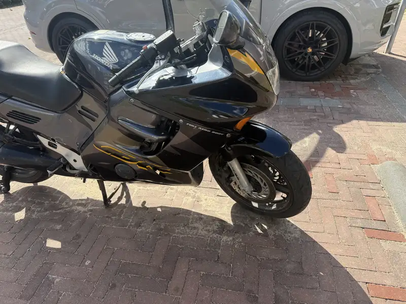 Honda CBR 1000 - foto 6