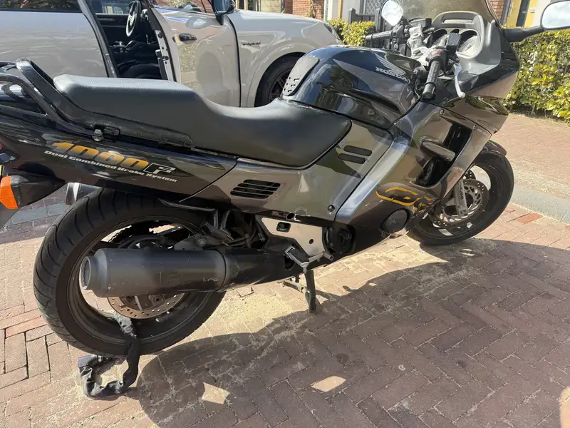 Honda CBR 1000 - foto 7