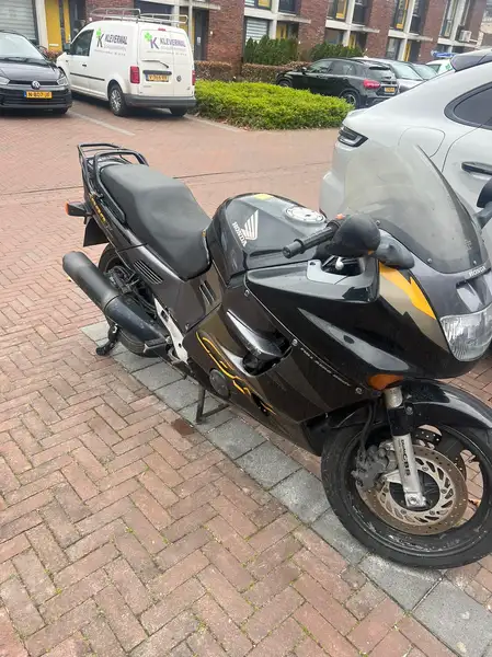 Honda CBR 1000 - foto 2