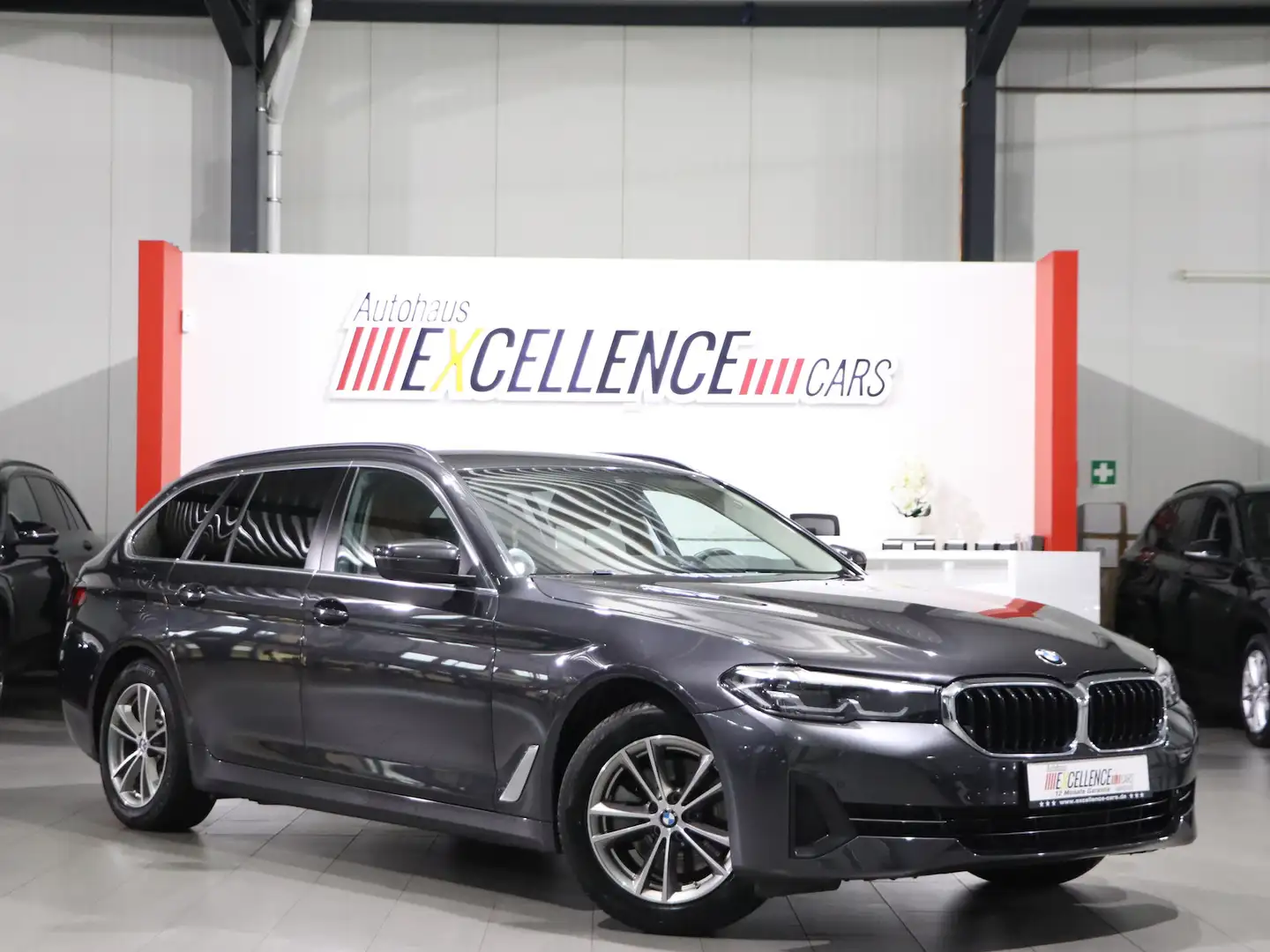 BMW 520 520d Touring BUSINESS / GREY & BROWN / SCHÖN Gris - 1