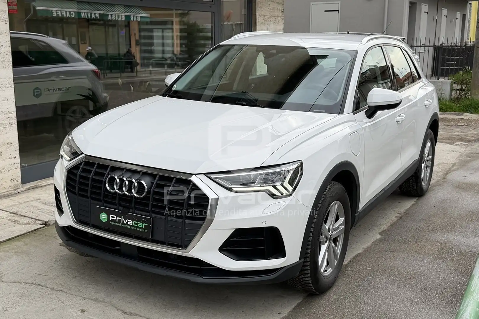 Audi Q3 Q3 45 TFSI e S tronic Business Weiß - 1
