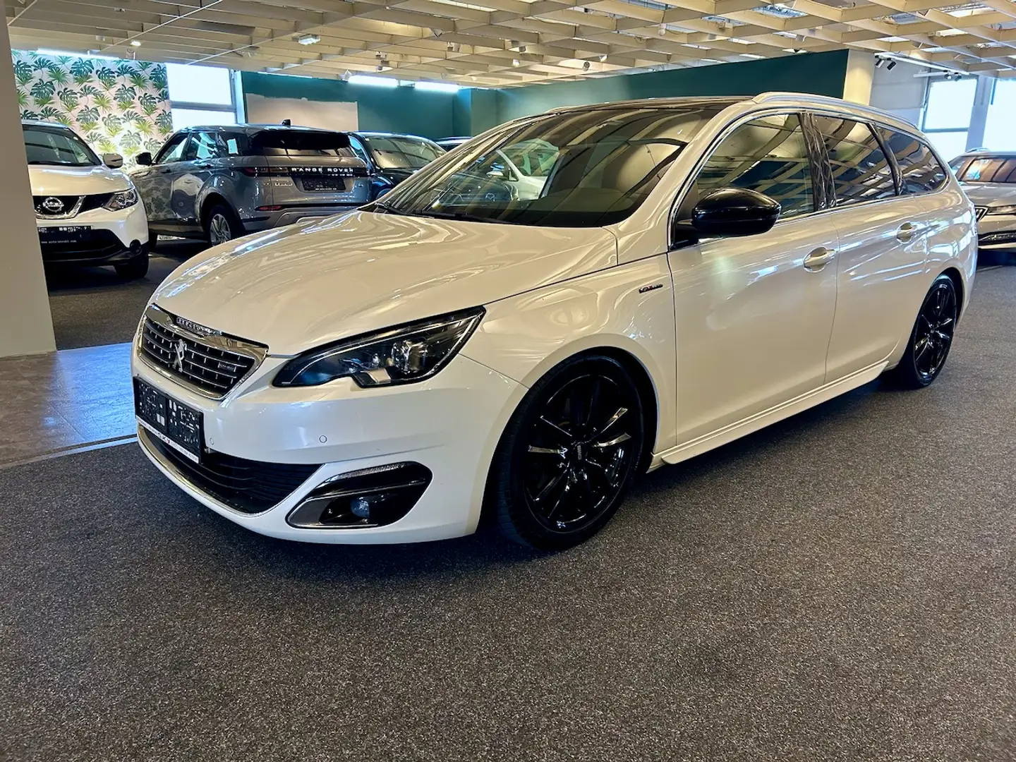 Peugeot 308 308 2,0 BlueHDI 150 GT Line Aut. Weiß - 1