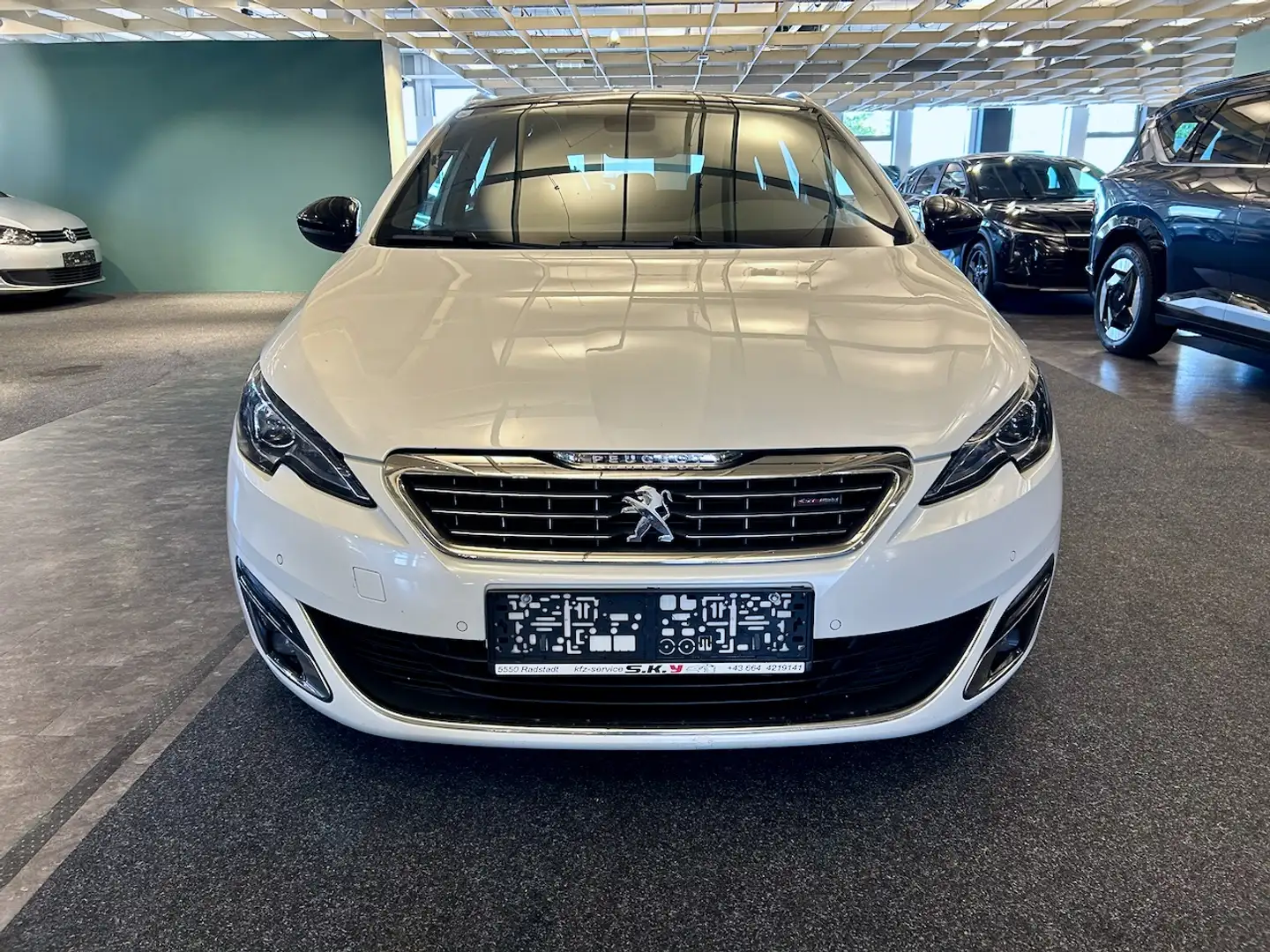 Peugeot 308 308 2,0 BlueHDI 150 GT Line Aut. Weiß - 2