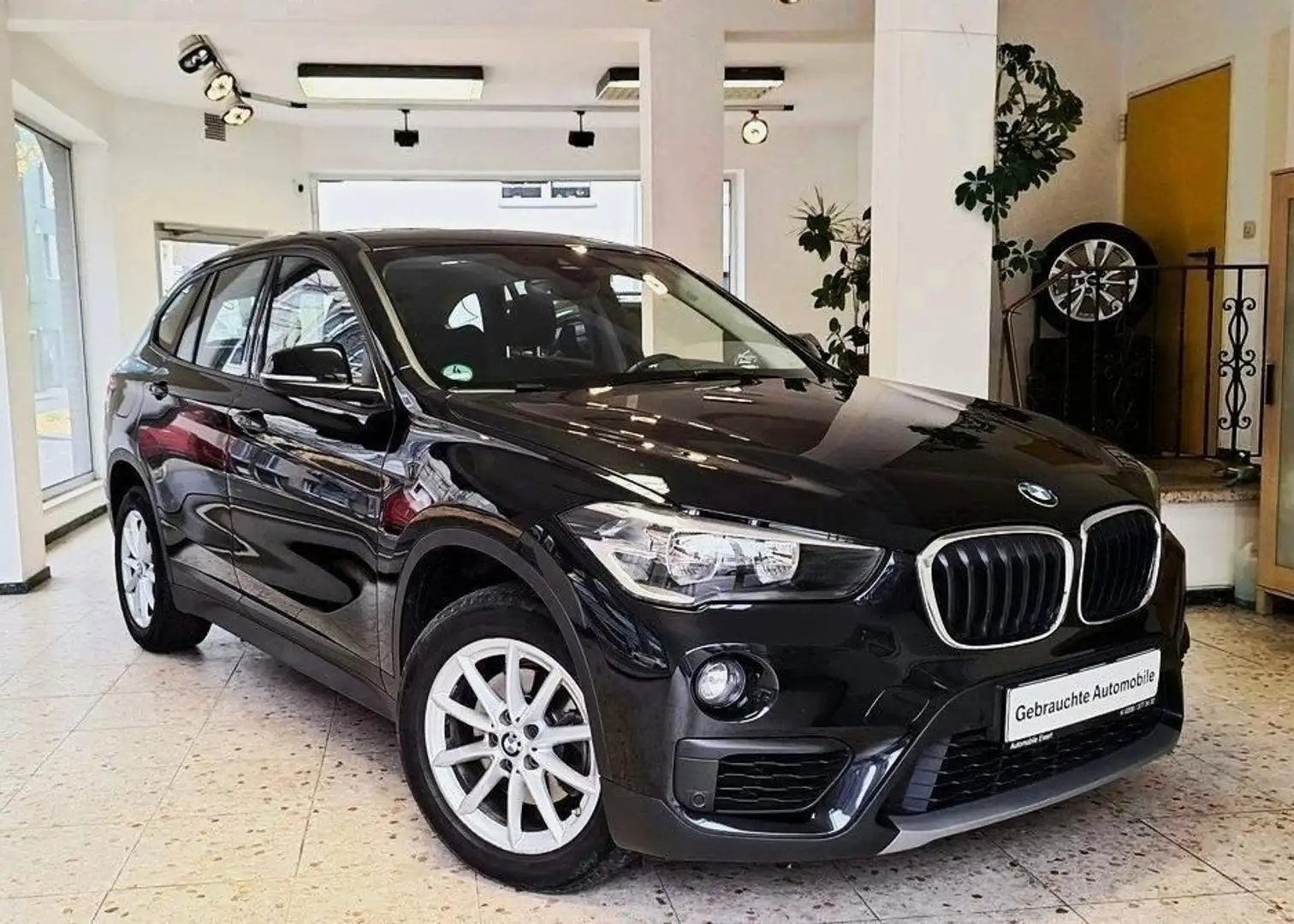 BMW X1 sDrive 18 i Automatik Schiebedach Navi Garantie Noir - 1