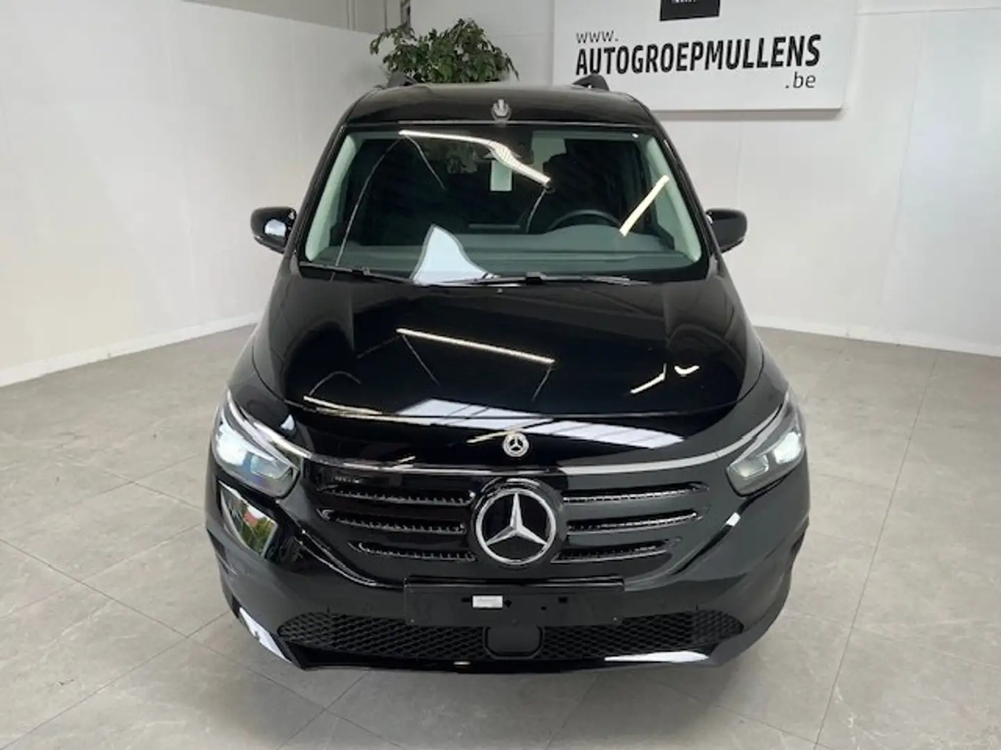 Mercedes-Benz EQT EQT 200 Premium Plus Negru - 2