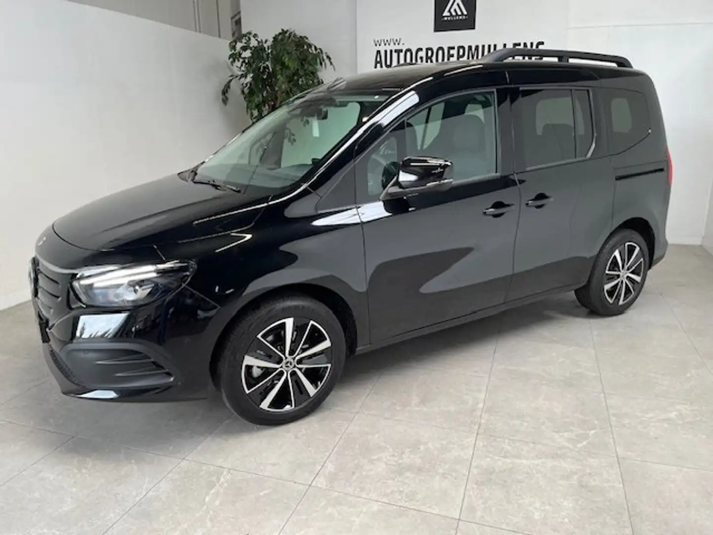 Mercedes-Benz EQT EQT 200 Premium Plus Negru - 1