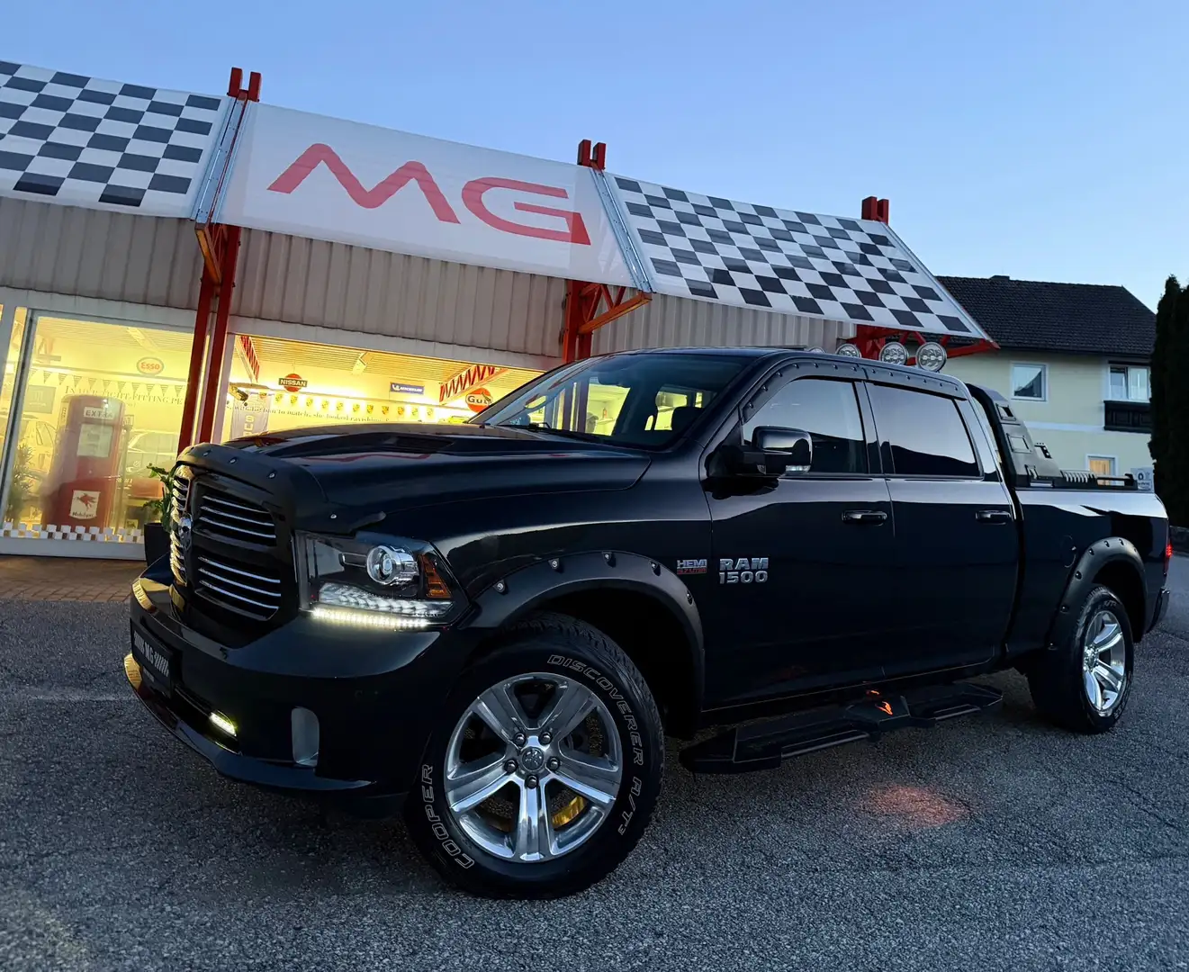 Dodge RAM 1500 Sport  5.7 V8 Hemi  4x4 Schwarz - 1