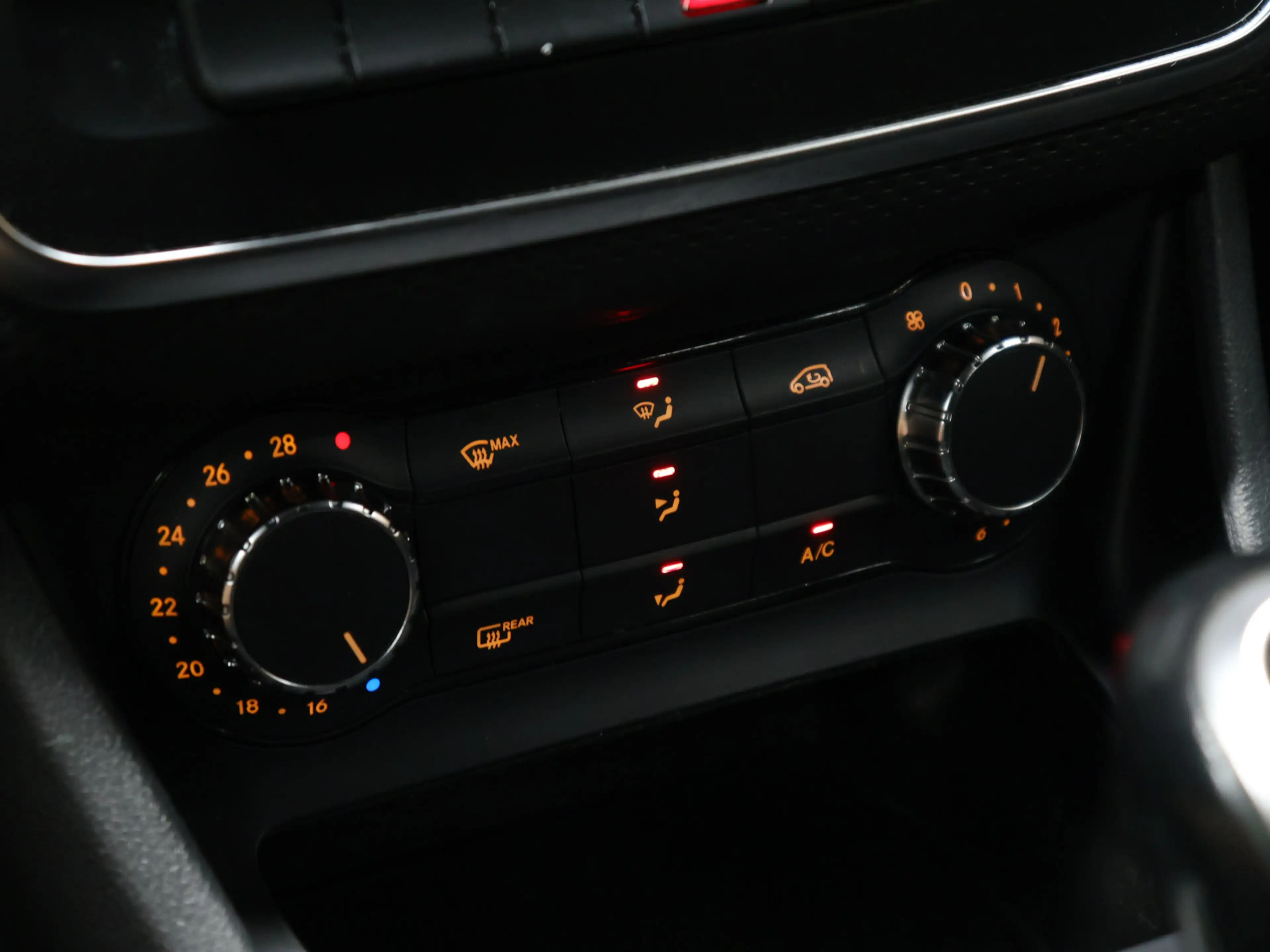 Mercedes-Benz A 180 Sport [NAVIGATIE, STERRENHEMEL, LED, PDC V+A, CRUI — photo 19