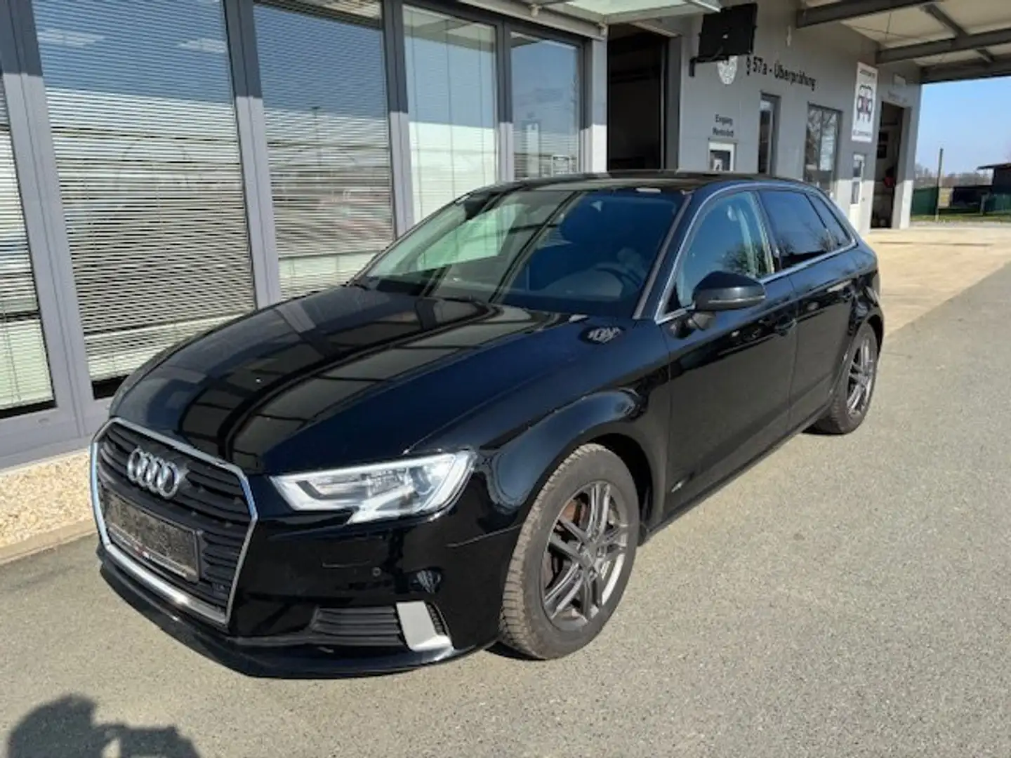 Audi A3 1,6TDI sport *Xenon*Standhzg* Schwarz - 1