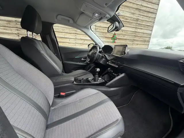 Peugeot 2008 view 17