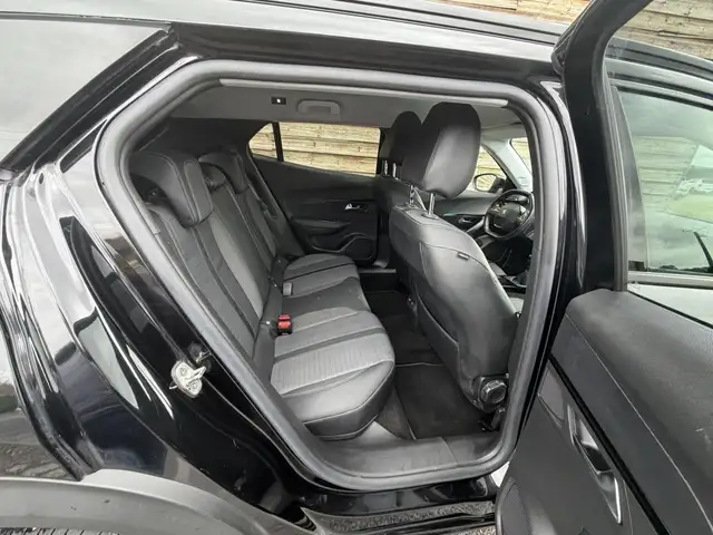 Peugeot 2008 view 11
