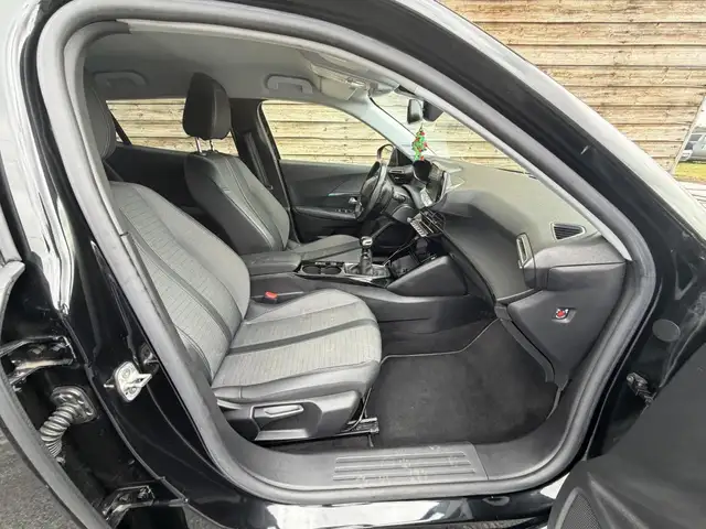 Peugeot 2008 view 16