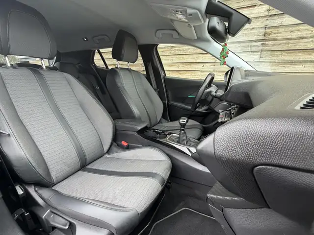 Peugeot 2008 view 18