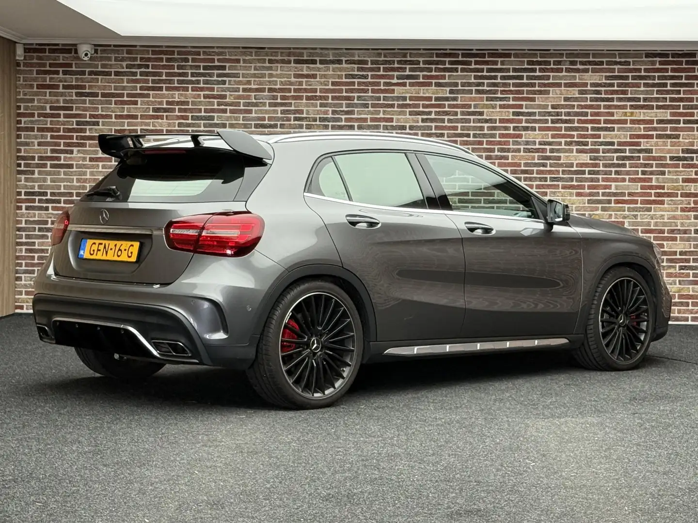 Mercedes-Benz GLA 45 AMG 4MATIC Premium Plus Camera | Elektr. memorie stoel Grau - 2