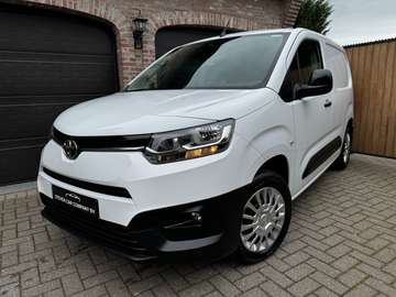 | BTW INCL | BENZINE | 3 ZIT | NAVI | CAMERA | CARPLAY | PDC |