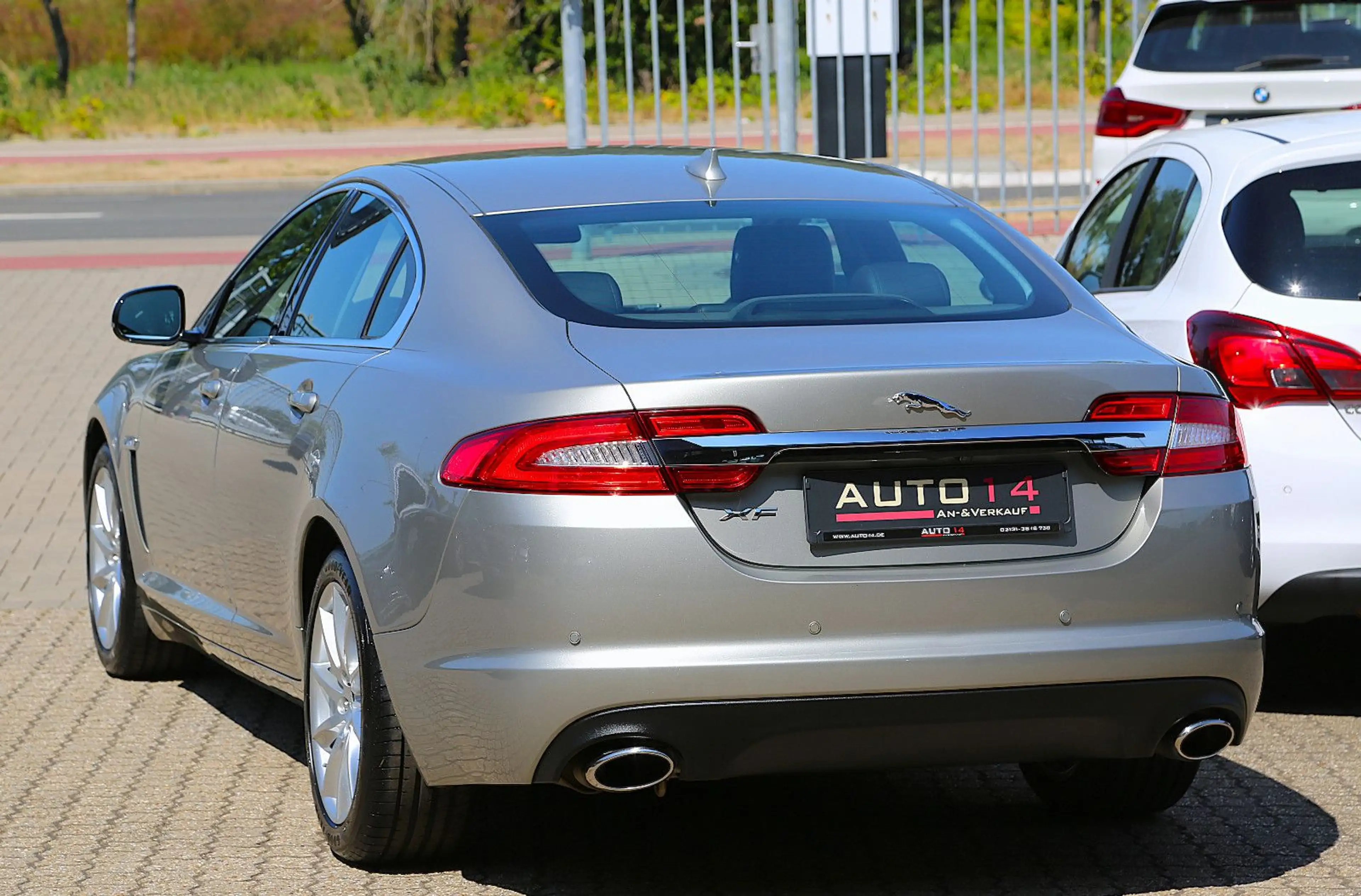 Jaguar XF 3.0 V6 Diesel Navi Leder Xenon Kamera 1. Hand — photo 12