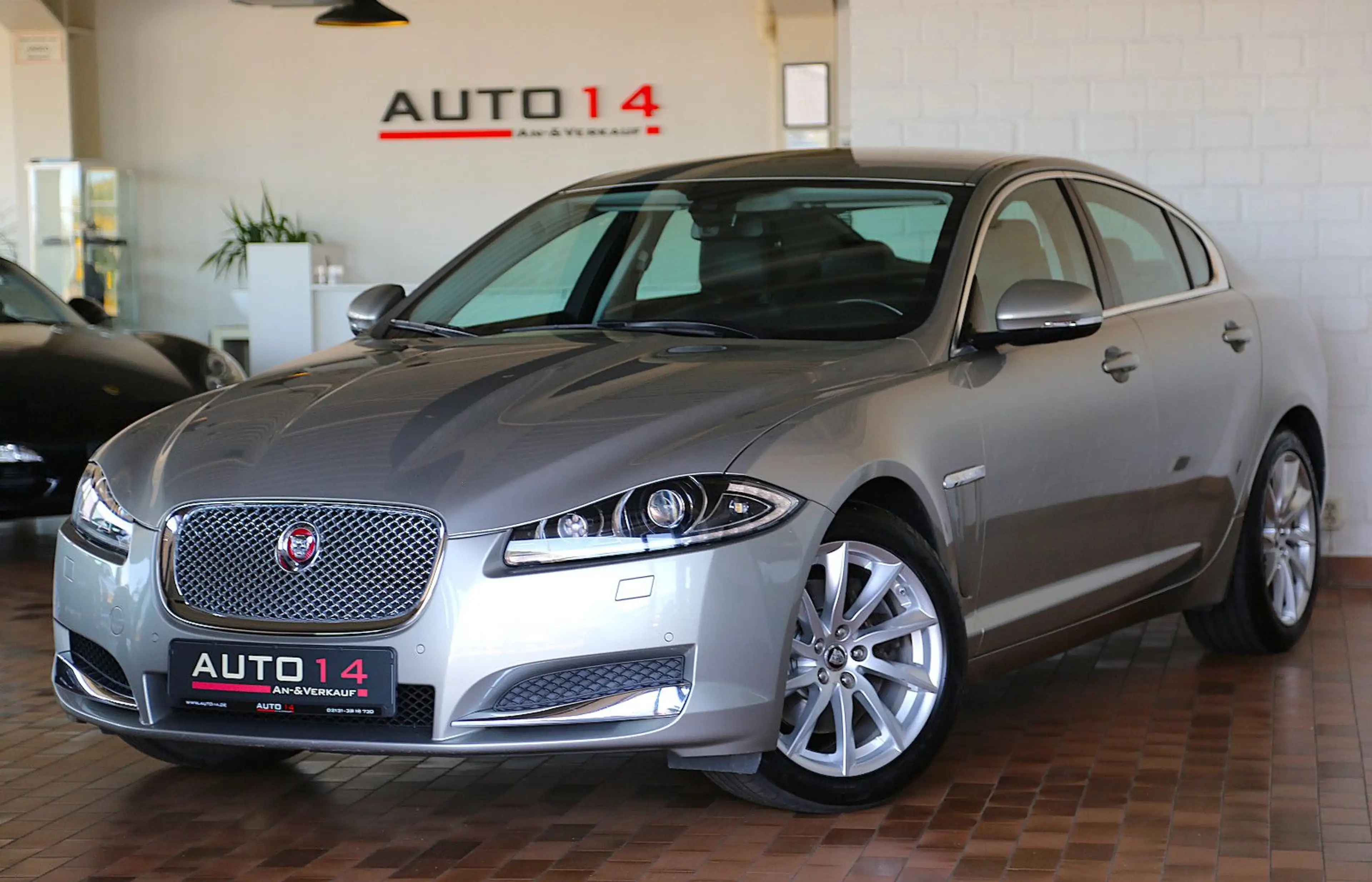 Jaguar XF 3.0 V6 Diesel Navi Leder Xenon Kamera 1. Hand