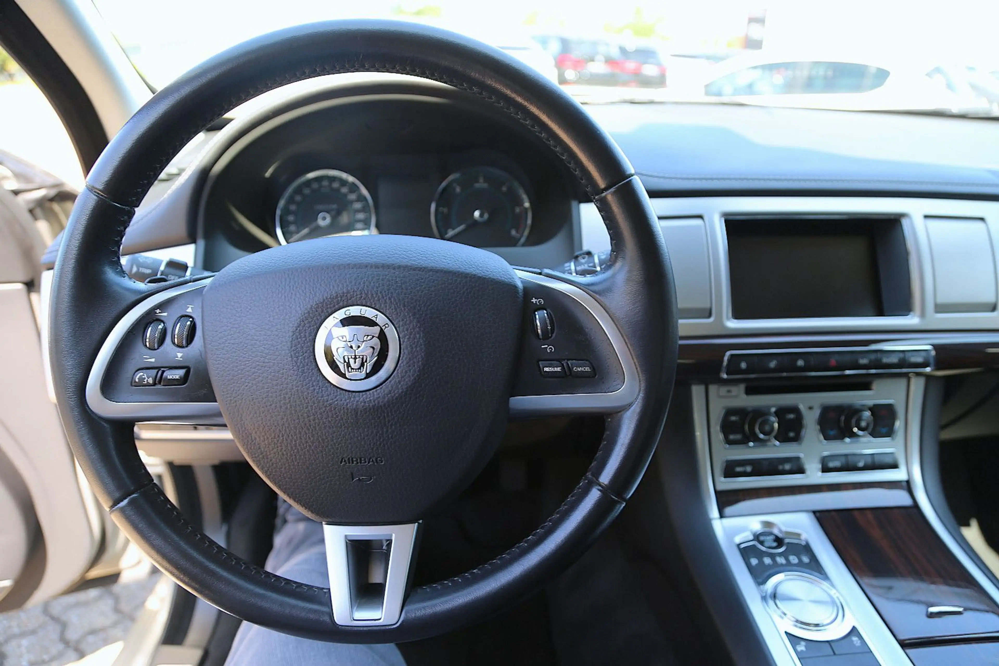 Jaguar XF 3.0 V6 Diesel Navi Leder Xenon Kamera 1. Hand — photo 6