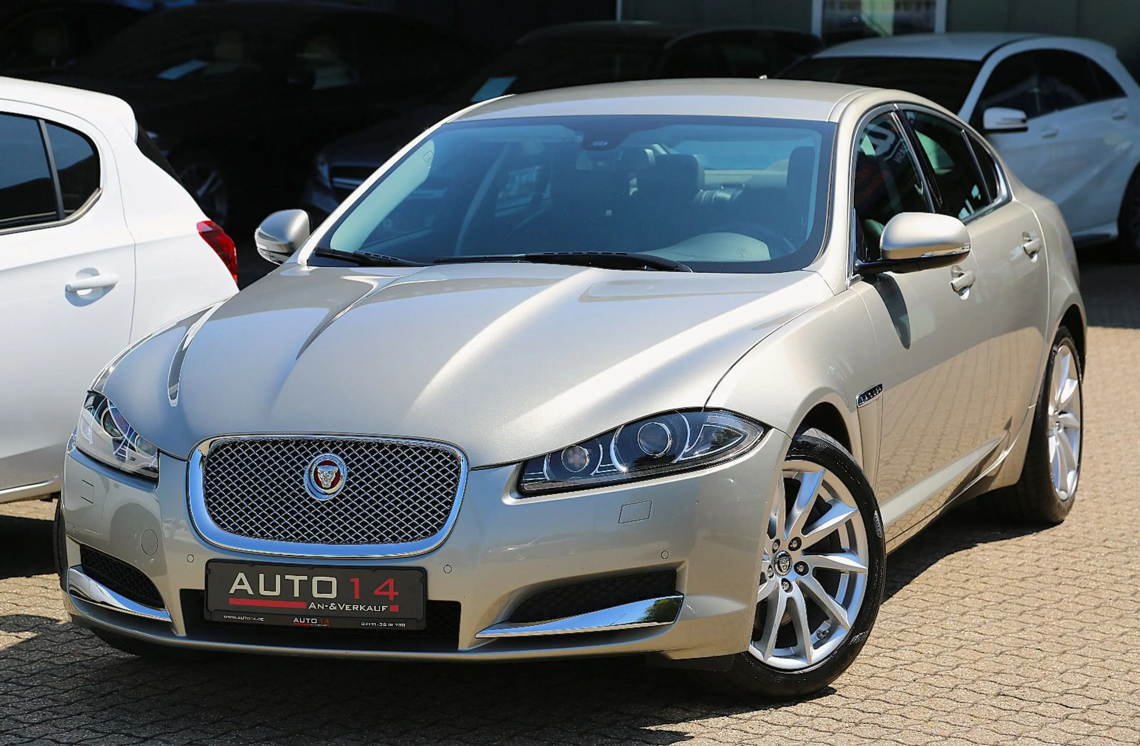 Jaguar XF 3.0 V6 Diesel Navi Leder Xenon Kamera 1. Hand — photo 10