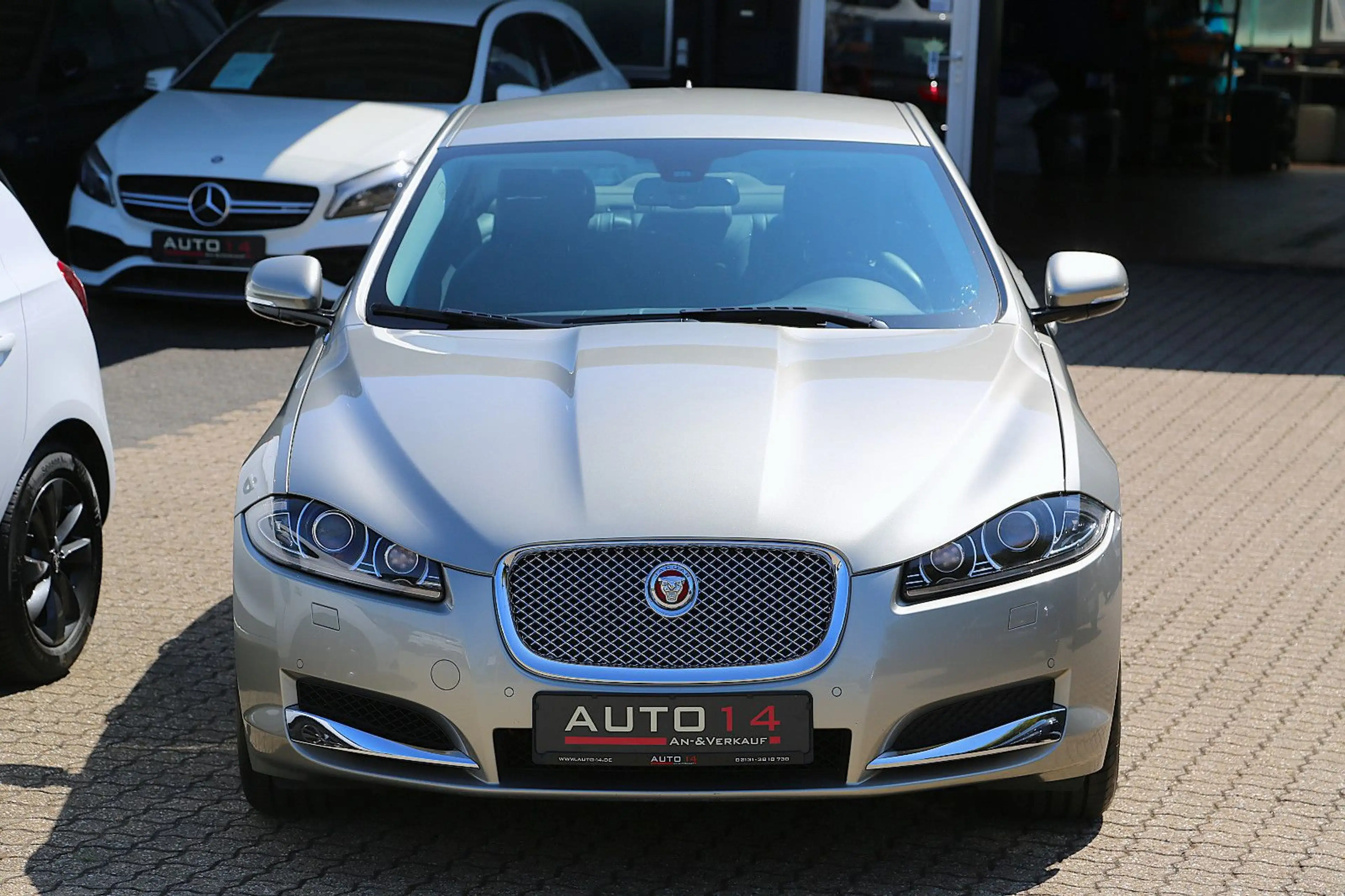 Jaguar XF 3.0 V6 Diesel Navi Leder Xenon Kamera 1. Hand — photo 9