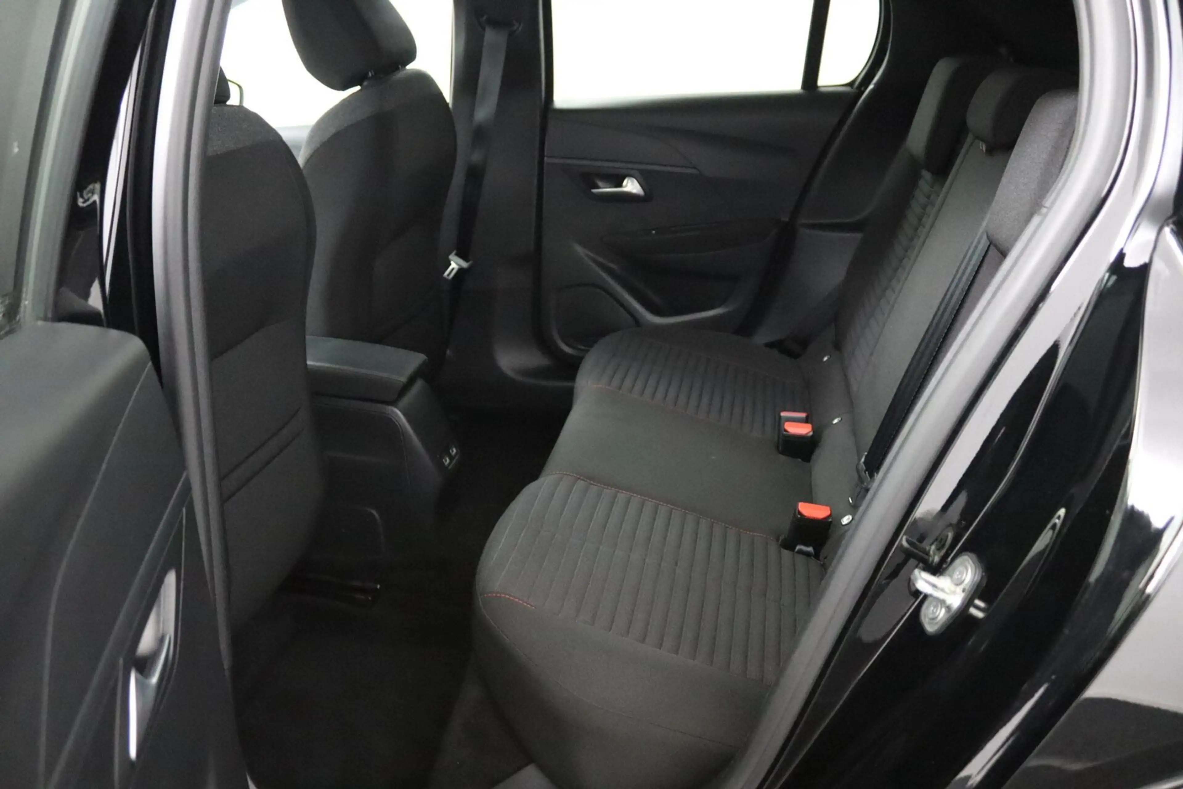Peugeot e-208 EV Active Pack 50 kWh | LED | Climate control | — photo 6
