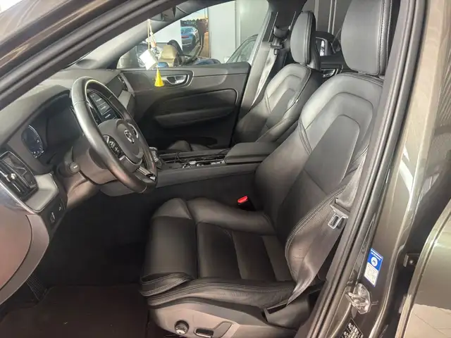 Volvo XC60 view 10