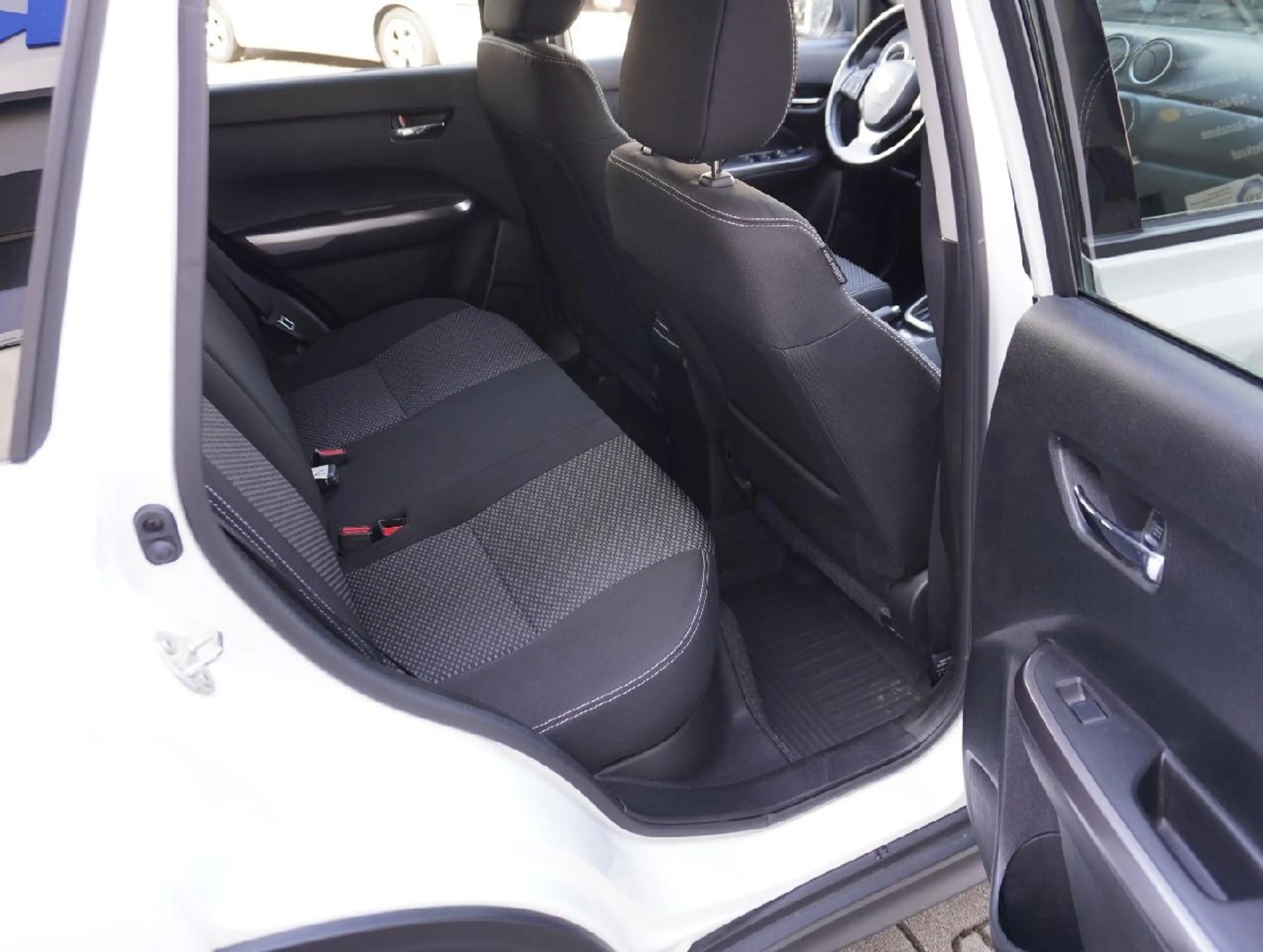 Suzuki Vitara 1.4 Mild-Hybrid Comfort 4x4 — photo 14