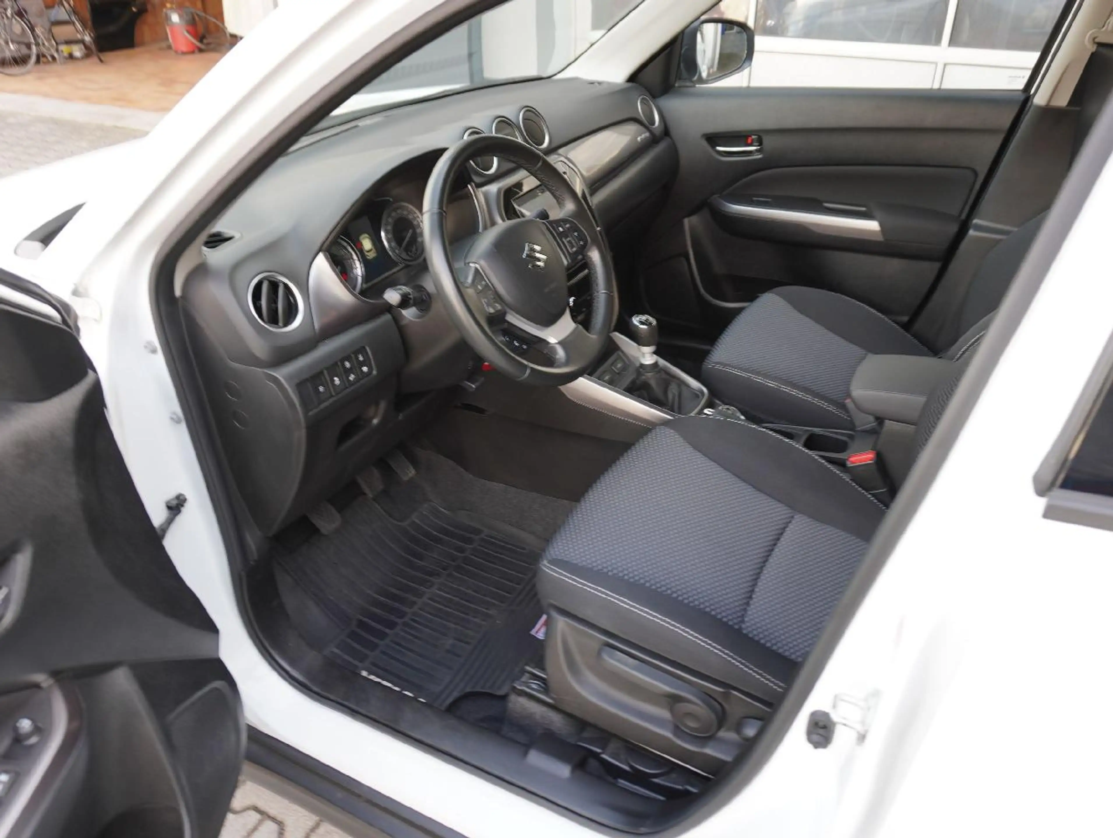 Suzuki Vitara 1.4 Mild-Hybrid Comfort 4x4 — photo 11