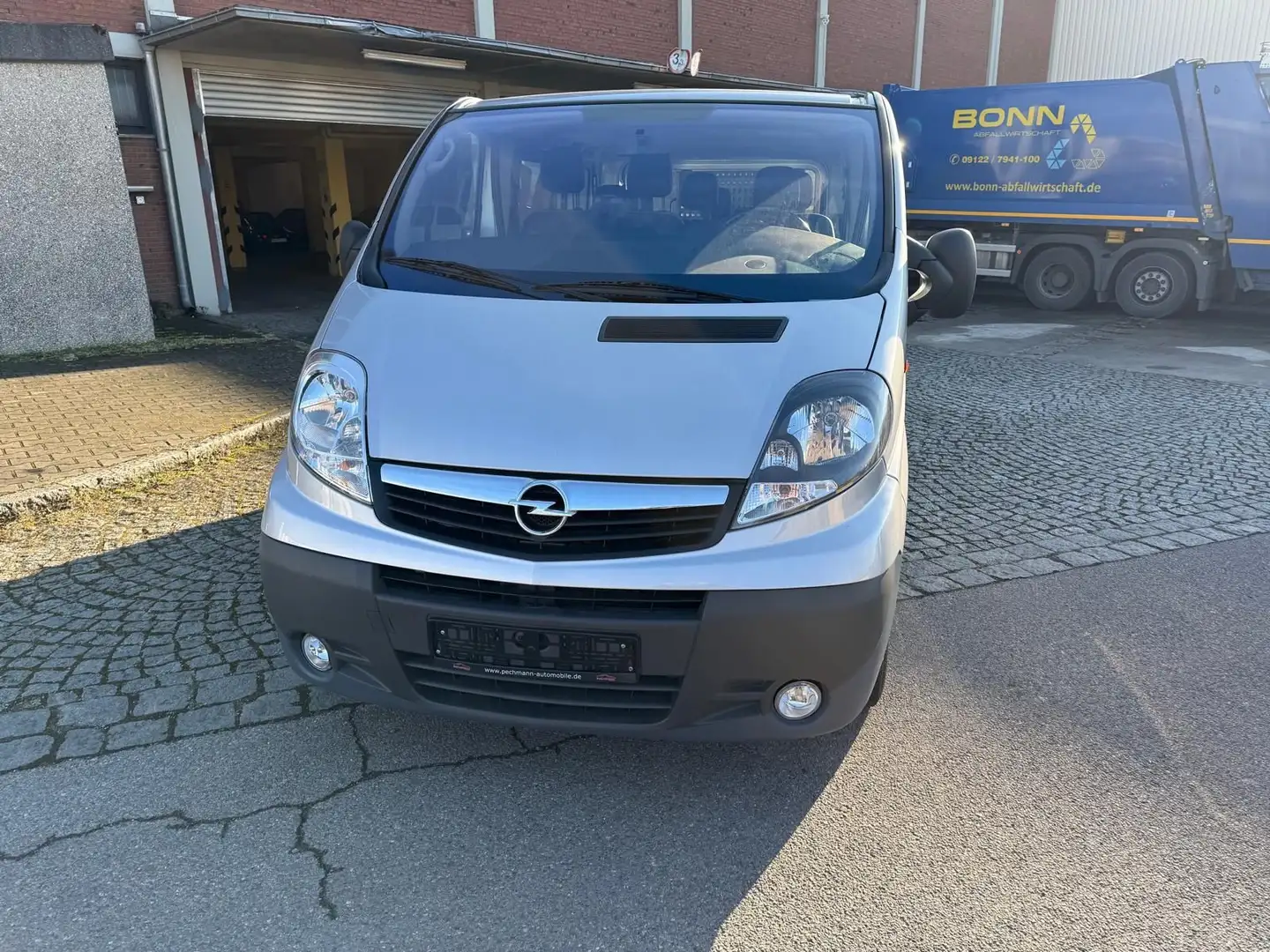 Opel Vivaro Kasten/Kombi L1H1 BEHINDERTENGERECHT Silber - 2