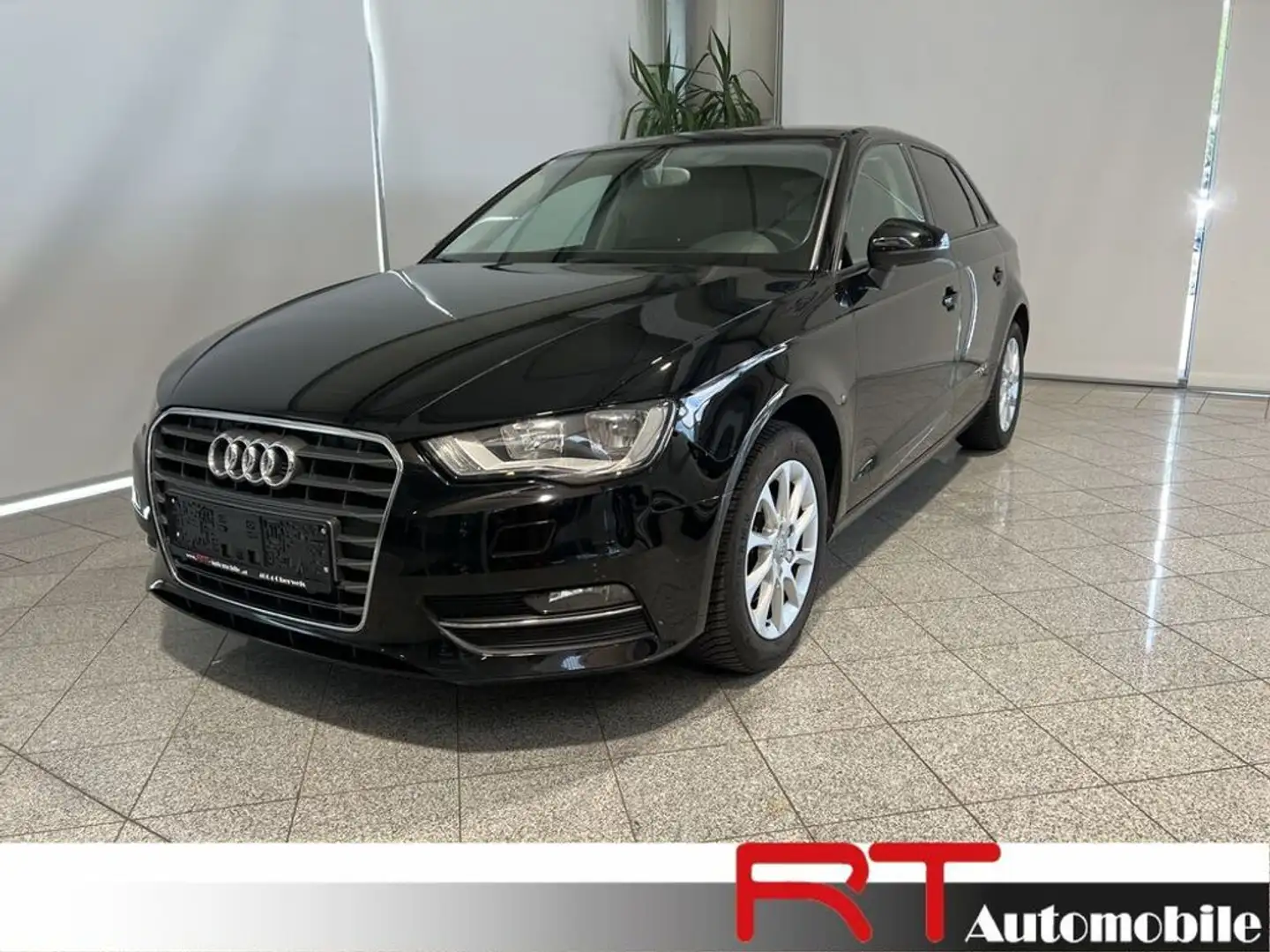 Audi A3 ''Bluetooth, Einparkhilfe hinten'' Schwarz - 1