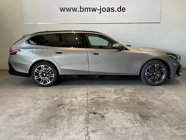 BMW 5 Series view 11
