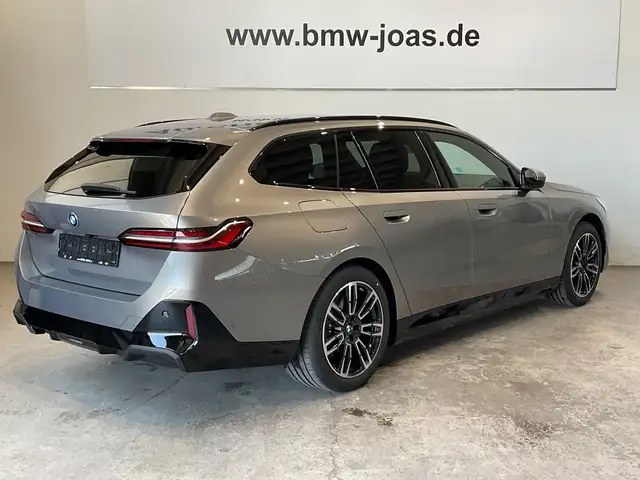 BMW 5 Series view 14