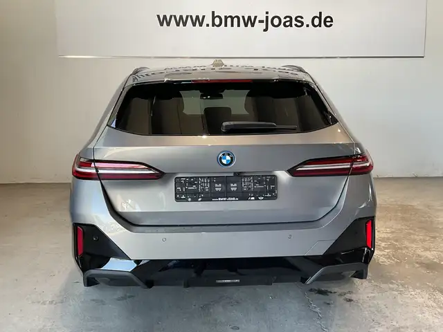 BMW 5 Series view 13