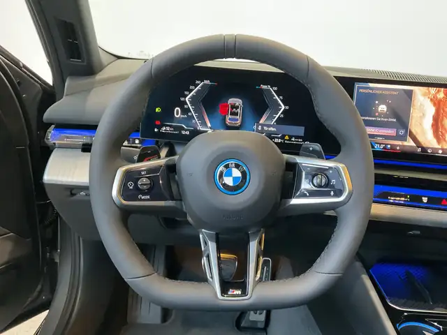 BMW 5 Series view 4