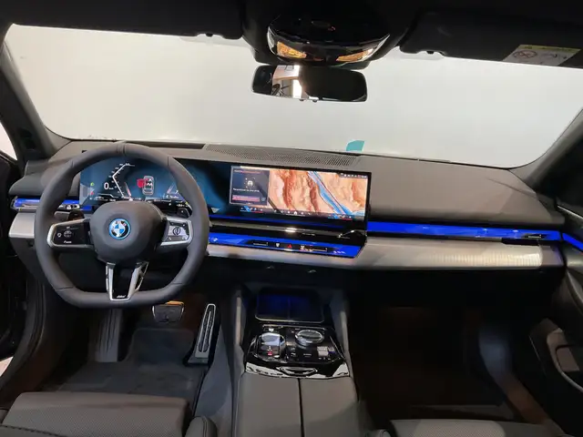 BMW 5 Series view 3