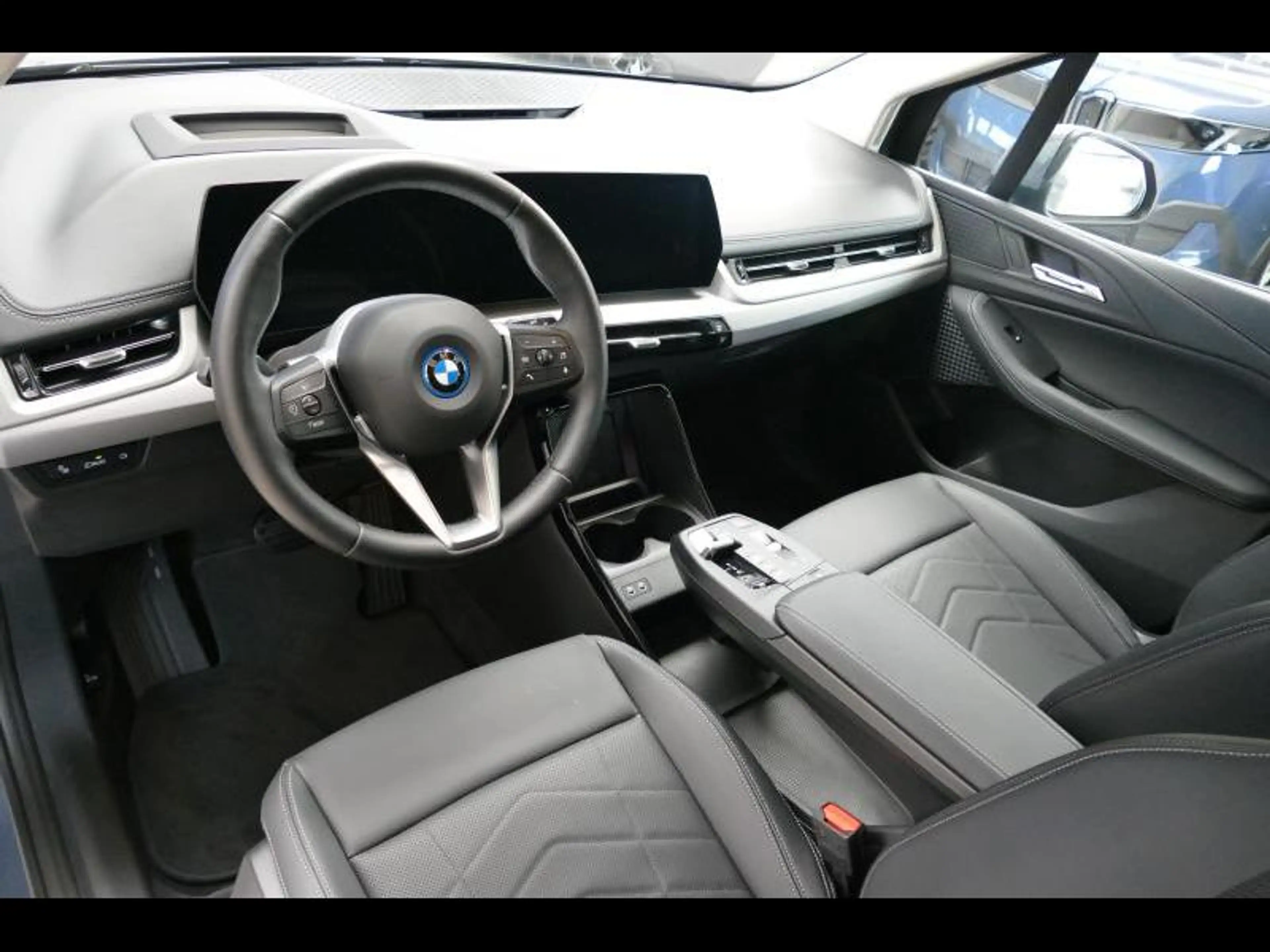 BMW 225 xDrive Active Tourer — photo 6