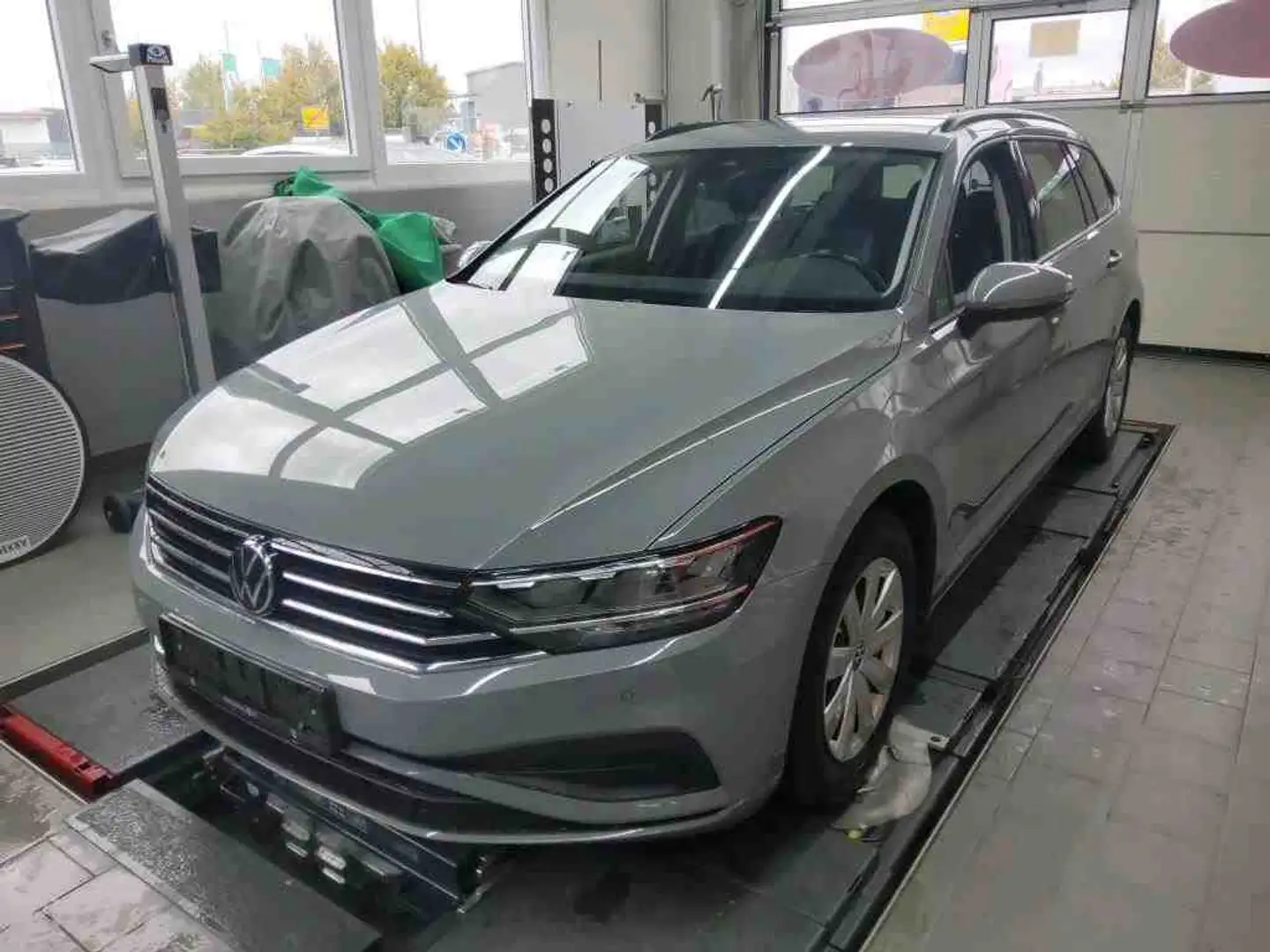 Volkswagen Passat Variant Conceptline 1.5 TSI Navi Rear View Sitzh PDC LED Grau - 2