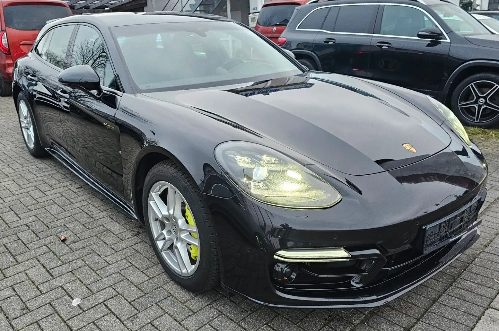 Porsche Panamera Sport Turismo 4 E-Hybrid Schwarz - 1