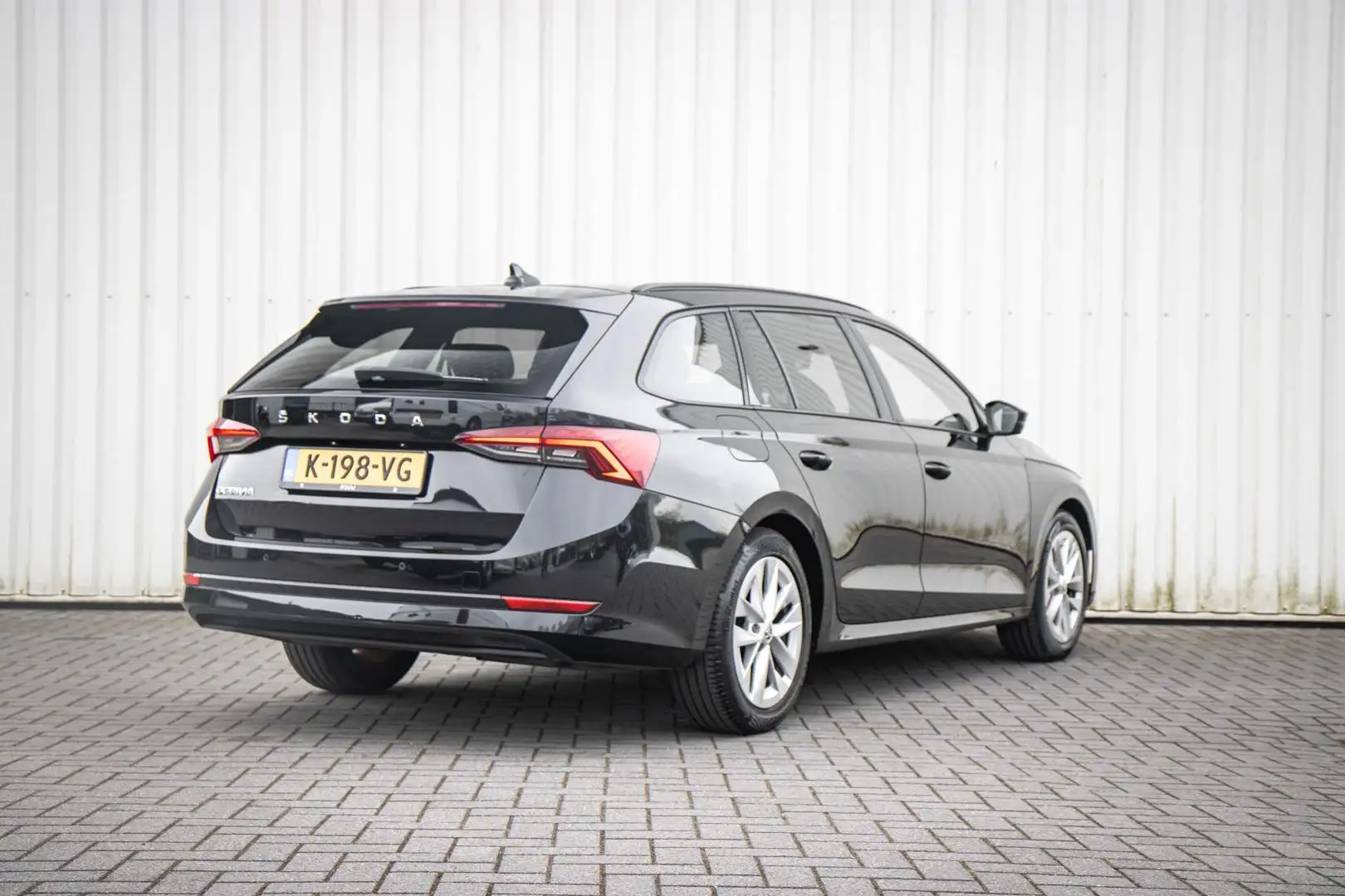 Skoda Octavia Combi 1.0 e-TSI 110pk DSG Sport Business | Navigat Noir - 2