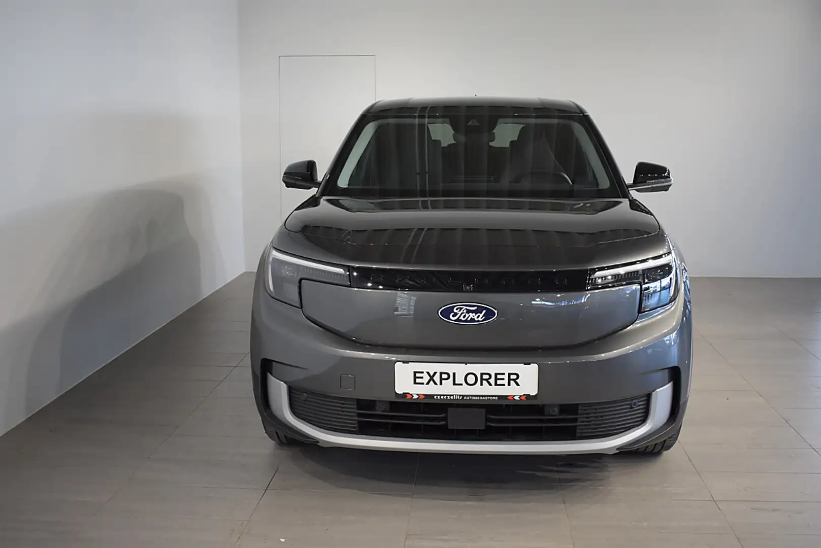Ford Explorer Elektro 77kWh Select ON43479 JF Grau - 2