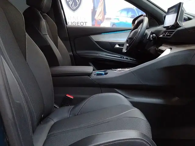 Peugeot 3008 view 9