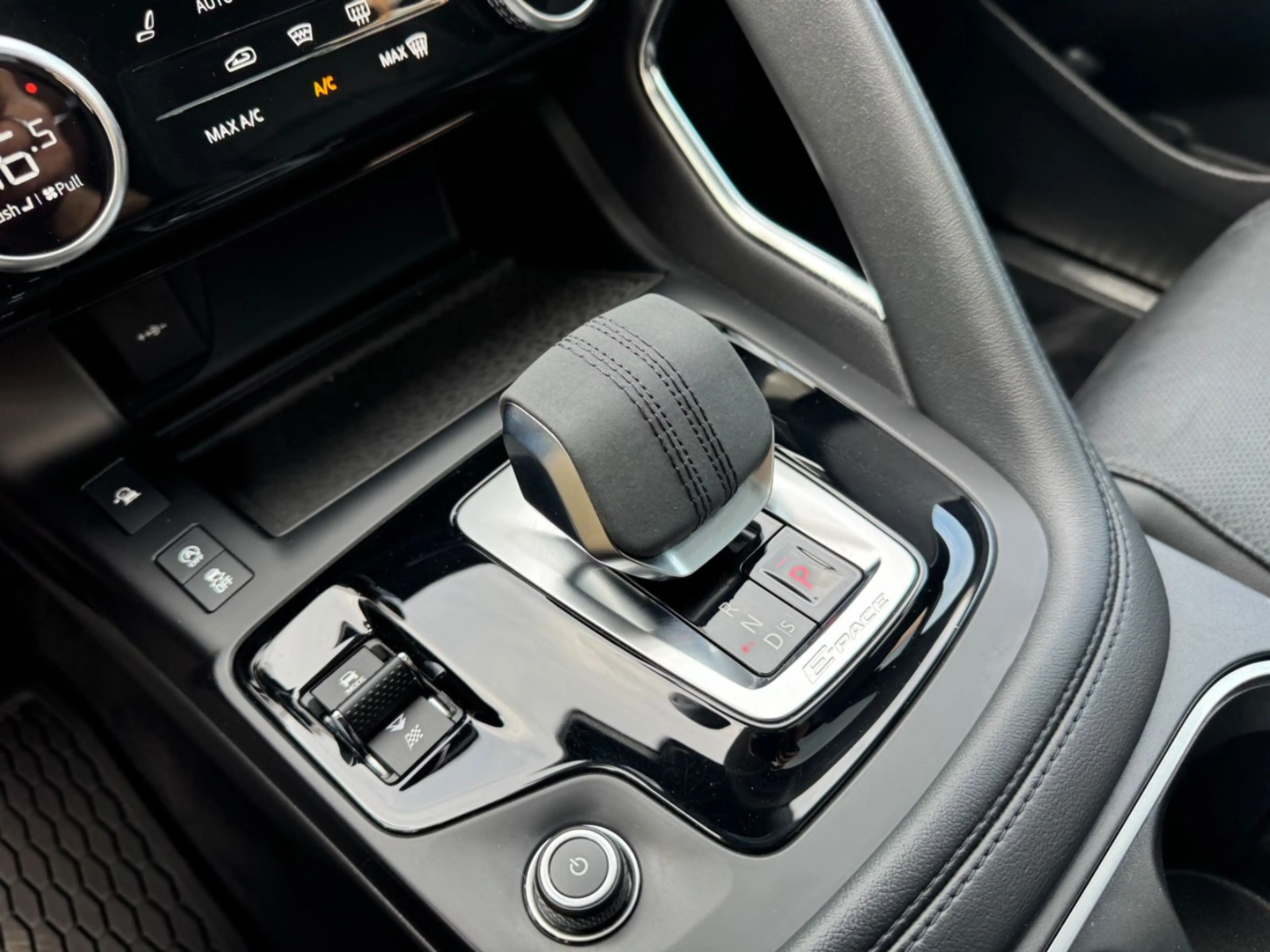 Jaguar E-Pace P200 SE/AWD/LED/ACC/Leder/360°/Key/Pano — photo 14