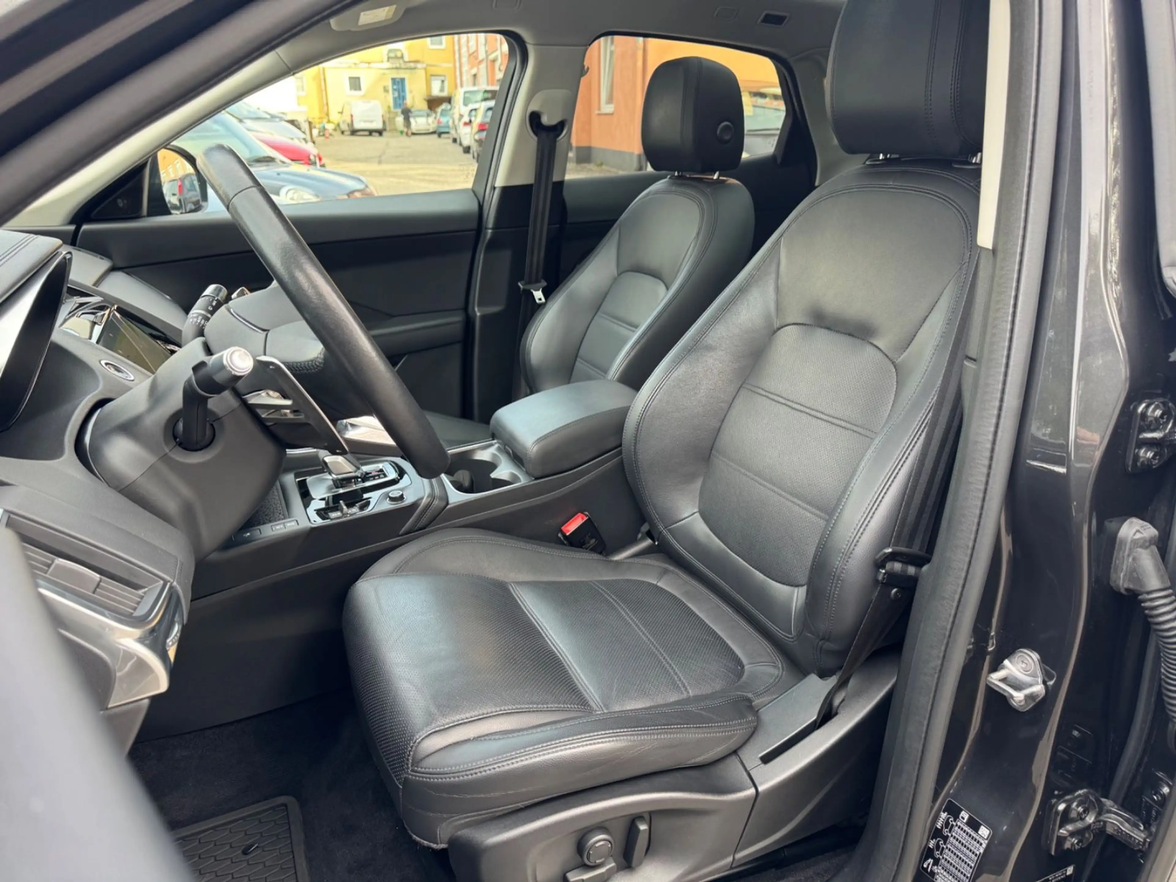 Jaguar E-Pace P200 SE/AWD/LED/ACC/Leder/360°/Key/Pano — photo 4